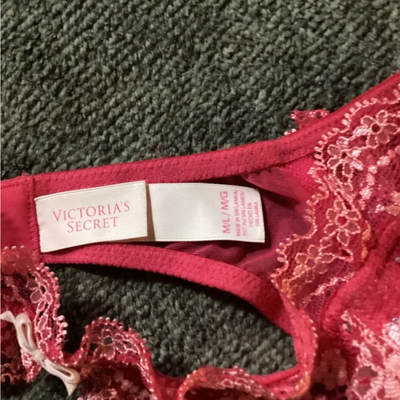 * Victoria’s Secret lingerie - Picture 2 of 4